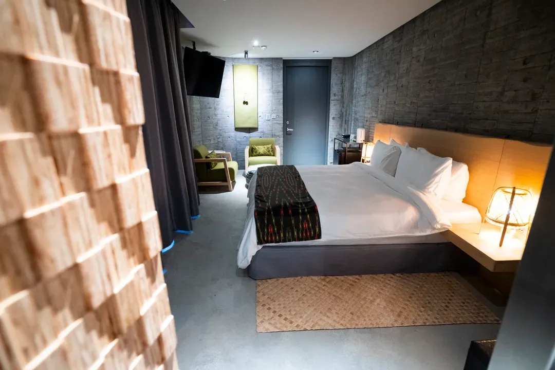 Wandering Walls