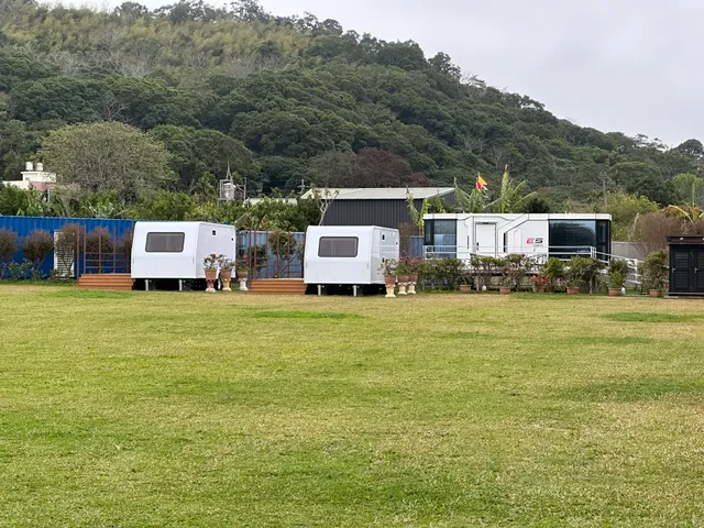流星花園幸福樂活露營區｜全新上架！百萬夜景、三層樓高溜滑梯、親子友善步道-【懶人露營】星空露營車(一泊二食)-9