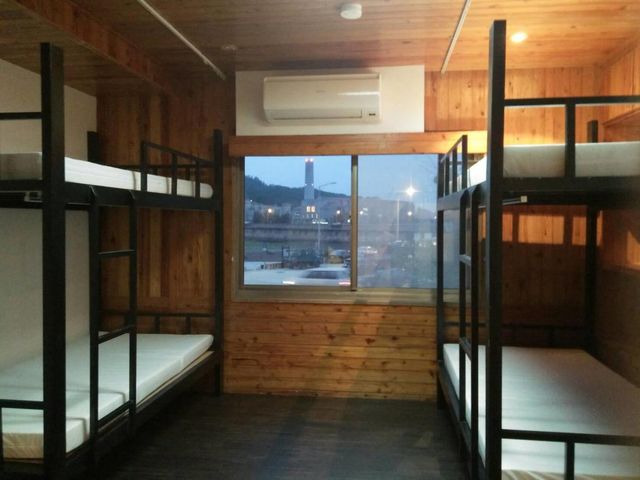 報告班長-4人男性背包客房-3