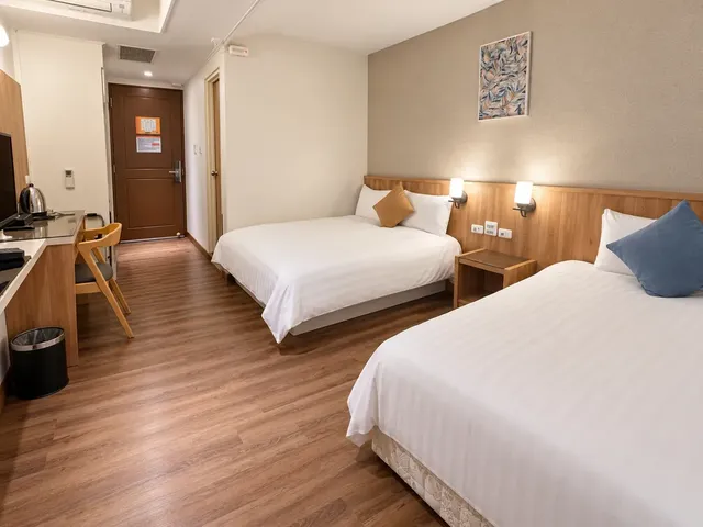 chillax inn Hotel Love River Pavilion-Standard triple room(1 Single bed & 1 Double bed)- Room Only-3