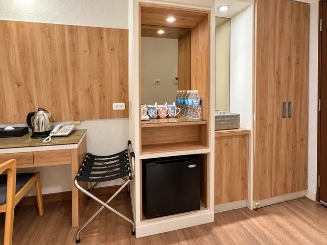 chillax inn Hotel Love River Pavilion-Standard triple room(1 Single bed & 1 Double bed)- Room Only-5