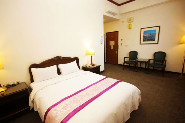 East Commercial Affairs Hotel-Exquisite Double Room-1