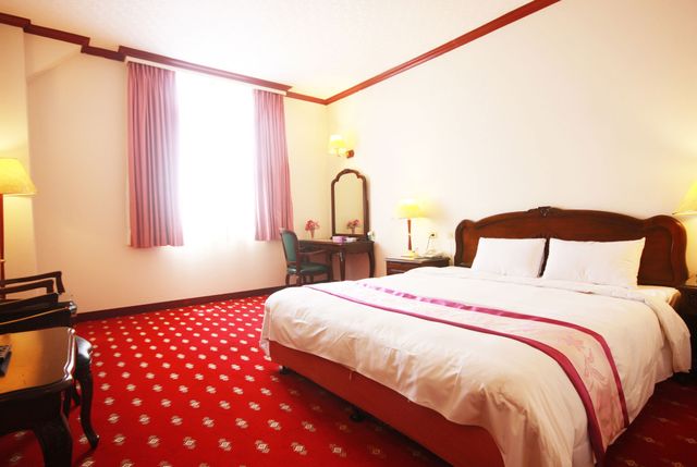 East Commercial Affairs Hotel-Elegant Business Room-2