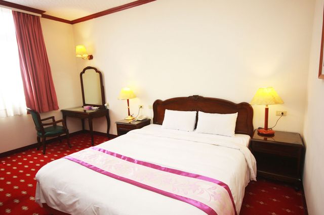 East Commercial Affairs Hotel-Elegant Business Room-1