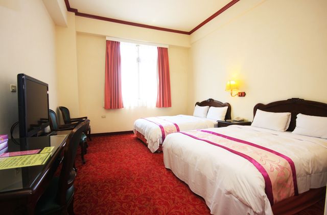 East Commercial Affairs Hotel-Cozy Family Room-2