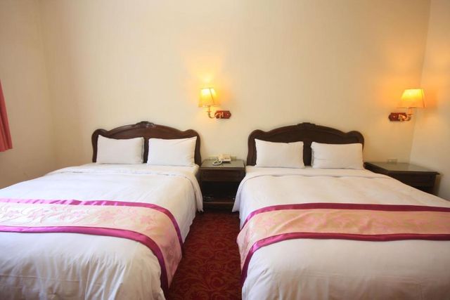 East Commercial Affairs Hotel-Cozy Family Room-6