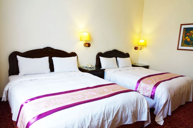 East Commercial Affairs Hotel-Cozy Family Room-1