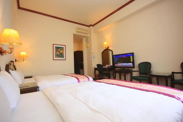 East Commercial Affairs Hotel-Cozy Family Room-5