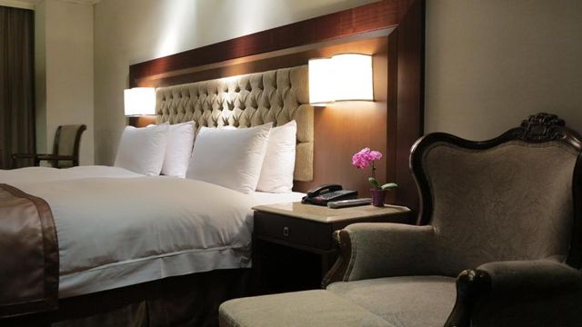 Charming City Hotel Taipei-Deluxe Twin Room  twith breakfast in box-3