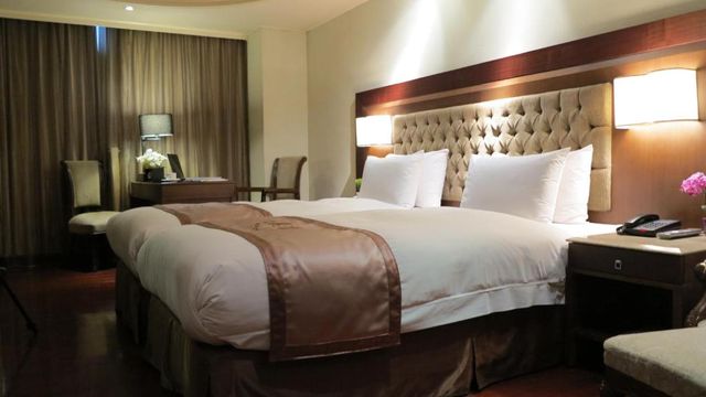 Charming City Hotel Taipei-Deluxe Twin Room  twith breakfast in box-4