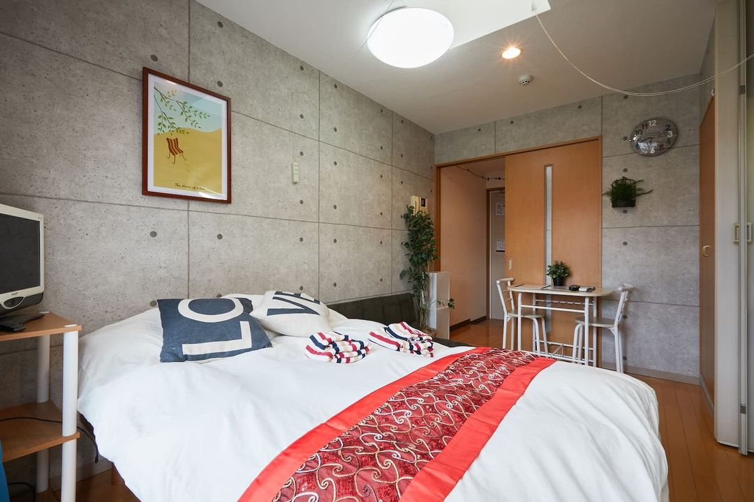 H104: Sangenjaya 2-chome Residence - Shibuya Station 2 stops