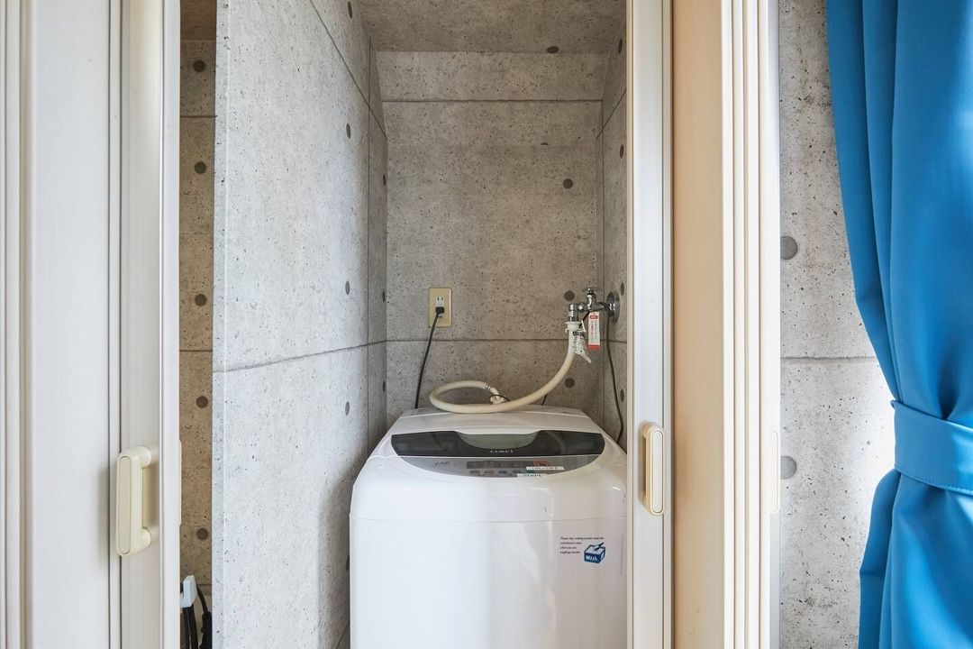H104: Sangenjaya 2-chome Residence - Shibuya Station 2 stops