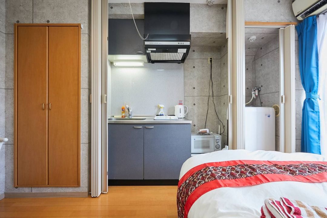 H104: Sangenjaya 2-chome Residence - Shibuya Station 2 stops