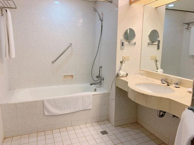 高雄福華大飯店-豪華雙床房（含早餐）-5