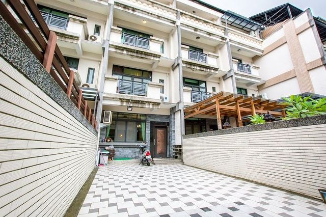 墾丁沐晨旅店｜可12人包棟｜65吋智慧聯網電視、歡唱設備、電動麻將、烤肉、switch遊戲機-包棟12人(四人房*2+雙人房*2)，電動麻將、歡唱設備、switch遊戲機、烤肉設備、大客廳、廚房、停車位-9