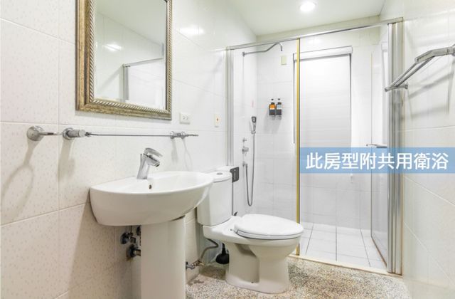 台南搖滾狂巢|可10人包棟|KTV、麻將、兒童戲水池|-高級四人房-附共用浴室-6