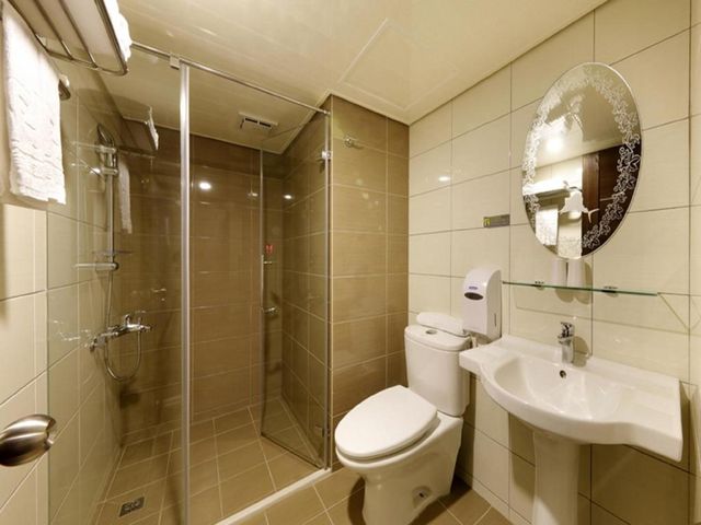 Fish Hotel Taitung-Deluxe Quadruple Room-4