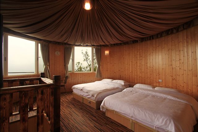 The best yurt accommodation in the stream-Cingjing-Yard in the middle of the building-2