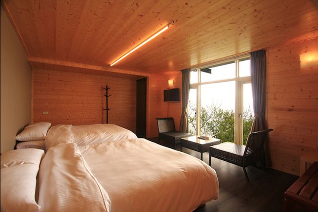 The best yurt accommodation in the stream-Cingjing-Yard in the middle of the building-3