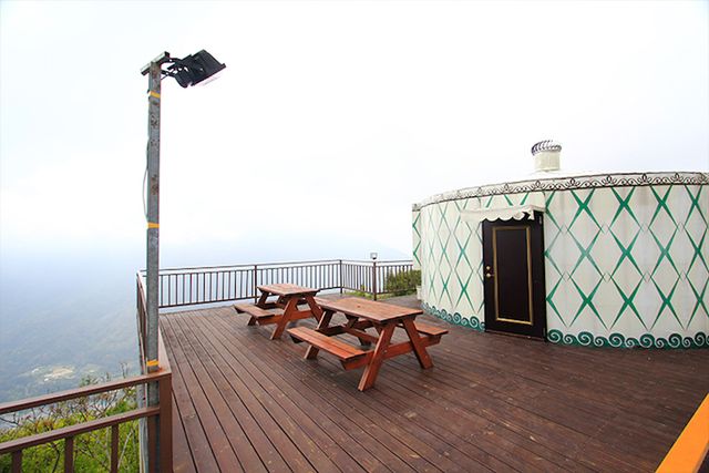 The best yurt accommodation in the stream-Cingjing-Yard in the middle of the building-8