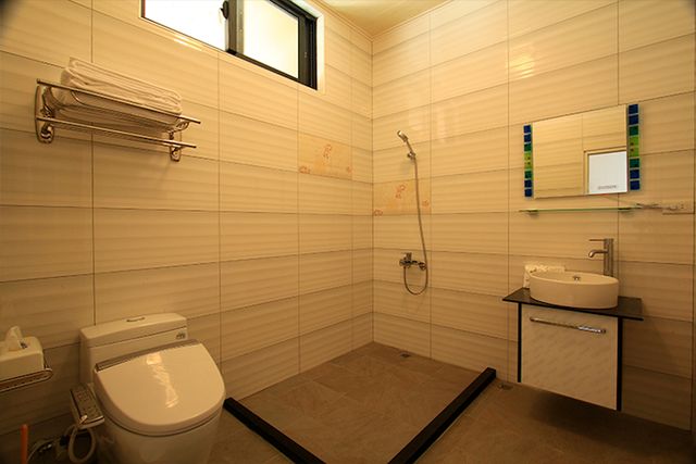 The best yurt accommodation in the stream-Cingjing-Qila Quadruple Room-3