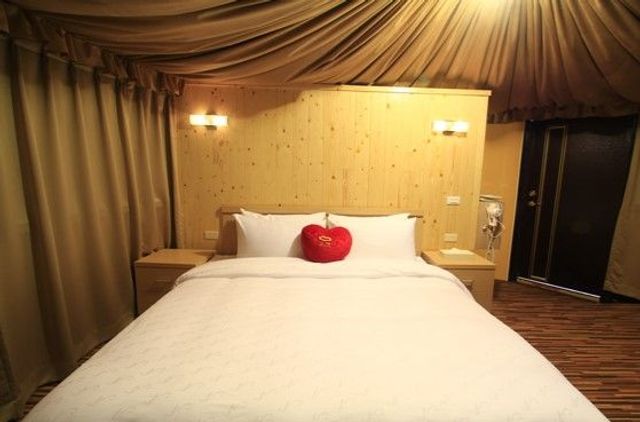 The best yurt accommodation in the stream-Cingjing-Large yurt (2 persons, queen size bed)-3