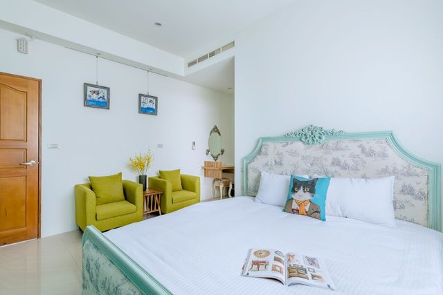 Bleu  Hostel-14 people-7