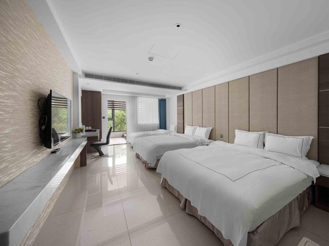 Gamalan Spring Hotel-Deluxe Family Room-1