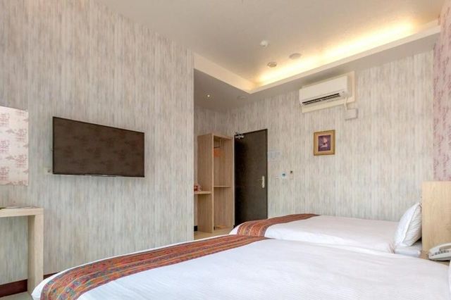 Jiajia Business Hotel-Elegant Quadruple Suite-3