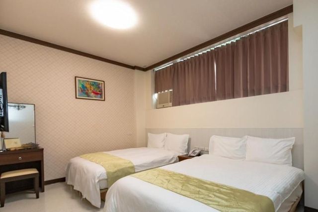 Jiajia Business Hotel-Elegant Quadruple Suite-4