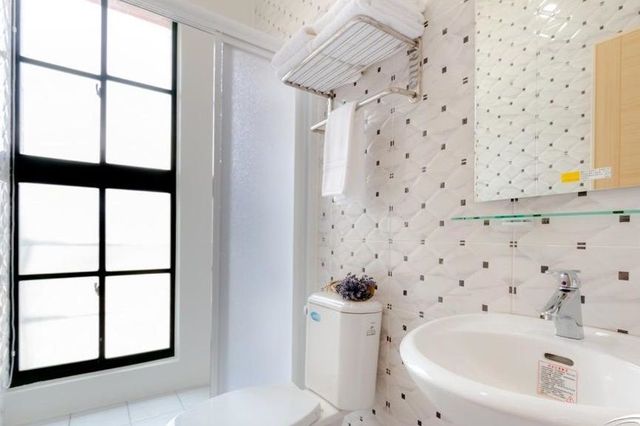 Jiajia Business Hotel-Elegant Quadruple Suite-6