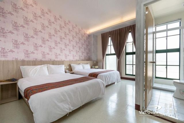 Jiajia Business Hotel-Deluxe quadruple room-3