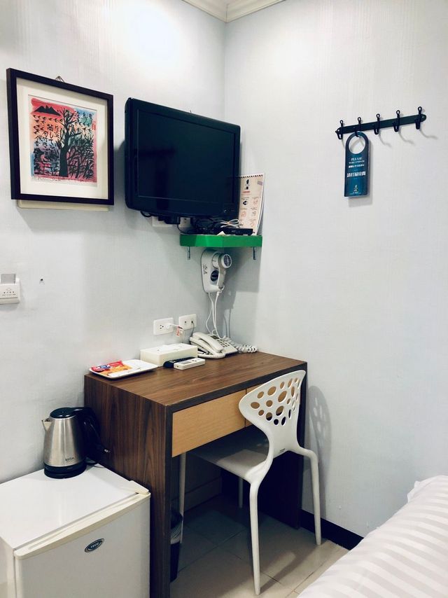 台南來七桃旅店｜假日贈早餐（春節除外）、緊鄰赤崁樓/神農街-復古雙人房(無窗)-2