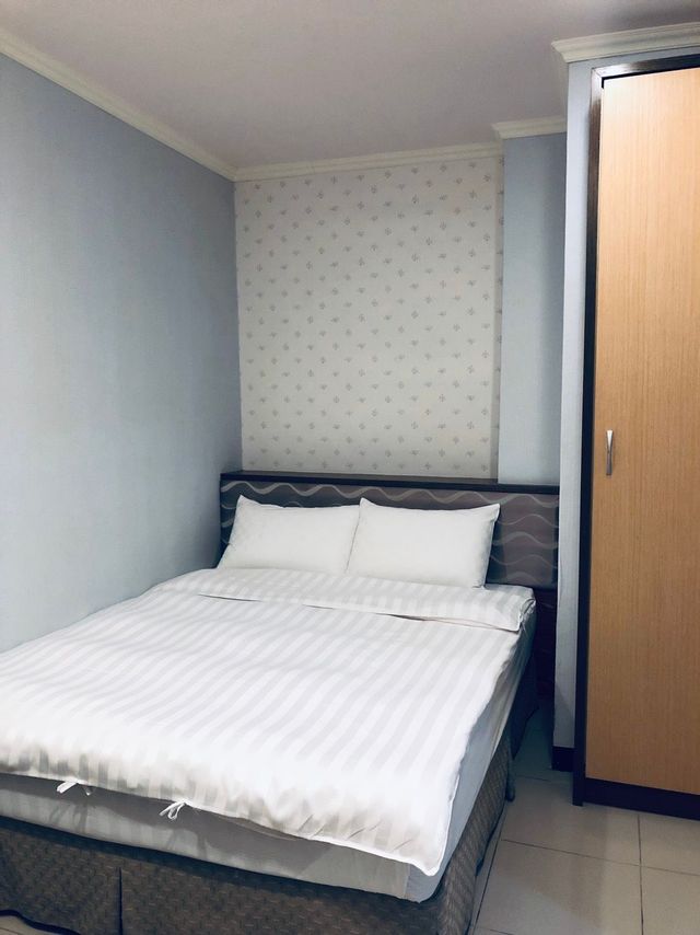 台南來七桃旅店｜假日贈早餐（春節除外）、緊鄰赤崁樓/神農街-復古雙人房(無窗)-3