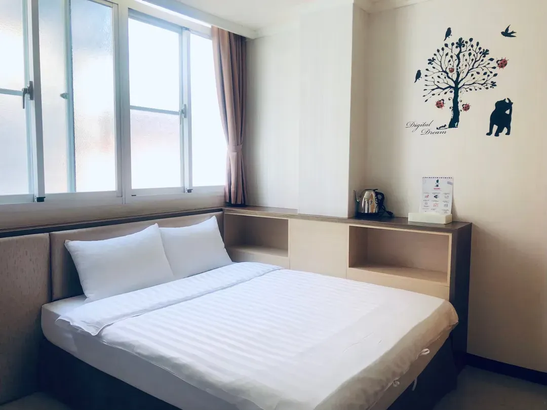 台南来七桃旅店｜假日赠早餐（春节除外）、紧邻赤崁楼/神农街