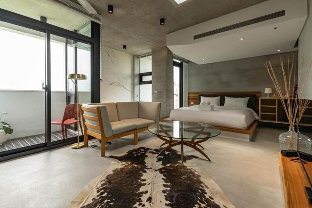Naturally Homestay-Queen Size Bed Room-2