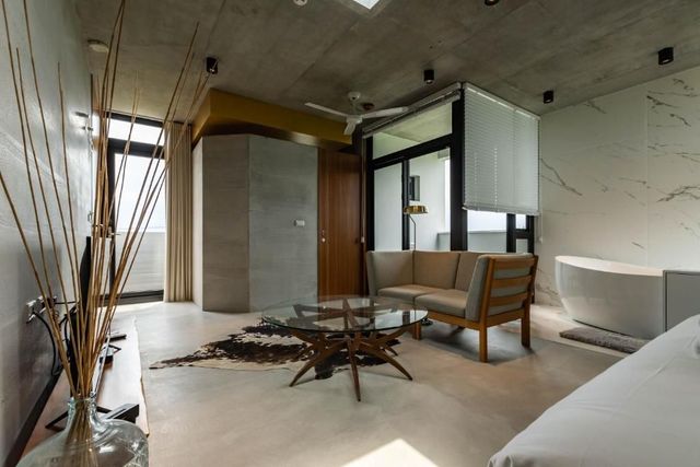 Naturally Homestay-Queen Size Bed Room-6