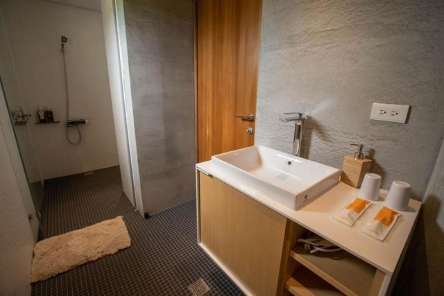 Naturally Homestay-Queen Size Bed Room-9