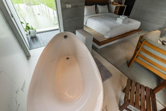 Naturally Homestay-Queen Size Bed Room-8