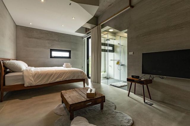 Naturally Homestay-Queen Size Bed Room-6
