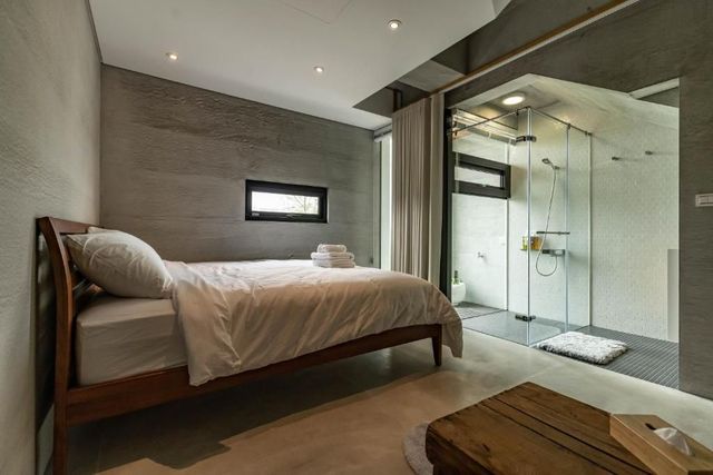 Naturally Homestay-Queen Size Bed Room-1