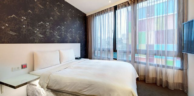 CityInn Hotel Plus Ximending Branch-Deluxe Room with Street View-3