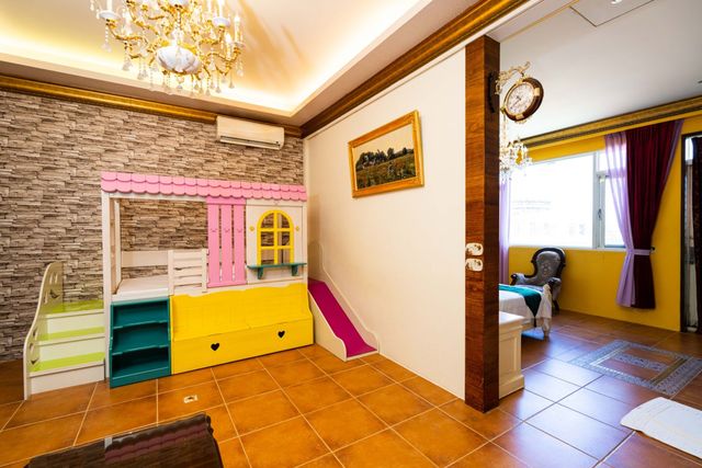 XinYuan-Family Room-5
