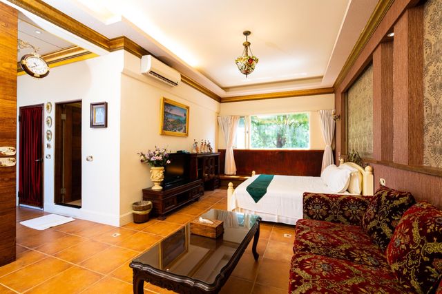 XinYuan-Family Room-7