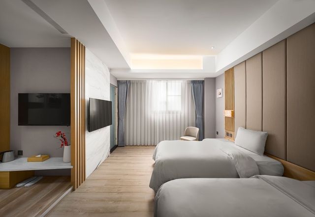Gemalan FL Spring Hotel-Elite Double Room-1