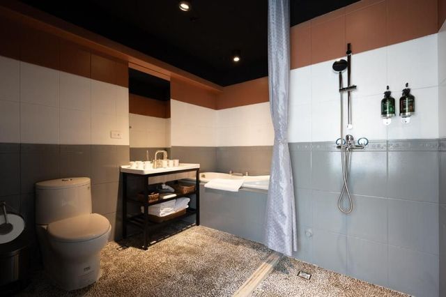 Yilan East Hotel-Duplex Group Room With Garage (6 person)-3