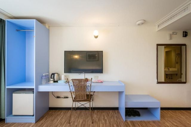 Apple Hotel-Comfortable Quadruple Room-5