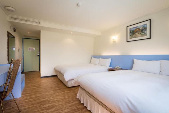 Apple Hotel-Comfortable Quadruple Room-3