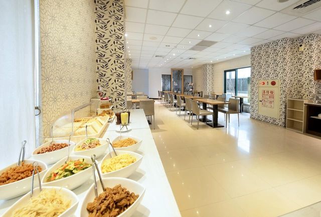 OHYA Chain Boutique Motel-Yong Kang-VIP Quadruple Room-3