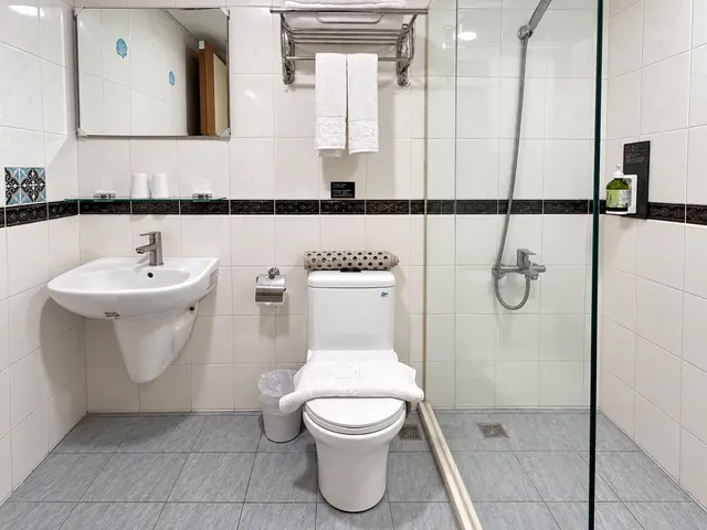chillax inn Hotel Love River Pavilion-Run Of House Room (Random Room)-Room Only-7